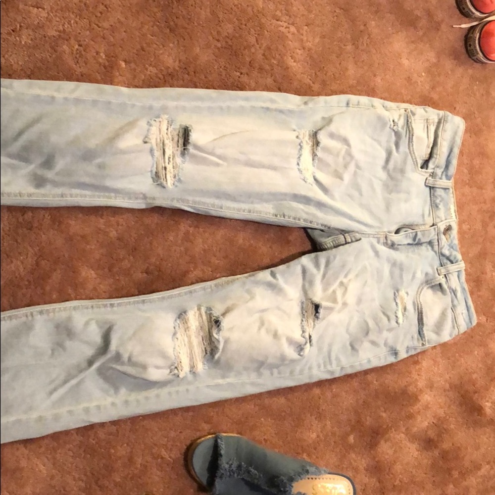 Garage size 3 light wash ripped jeans